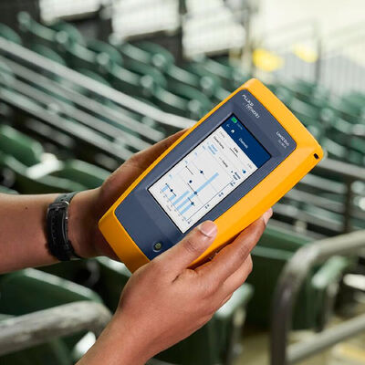 Fluke LinkIQ Cable and Network Tester with 10GBASE-T Performance PoE Verification and Wi-Fi 6E Analysis